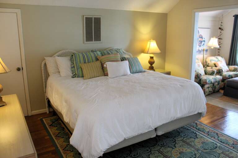 Master Upstairs Bedroom 4-1