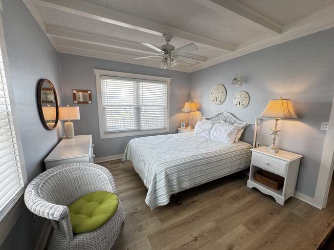 Bedroom 1 - Canal front
