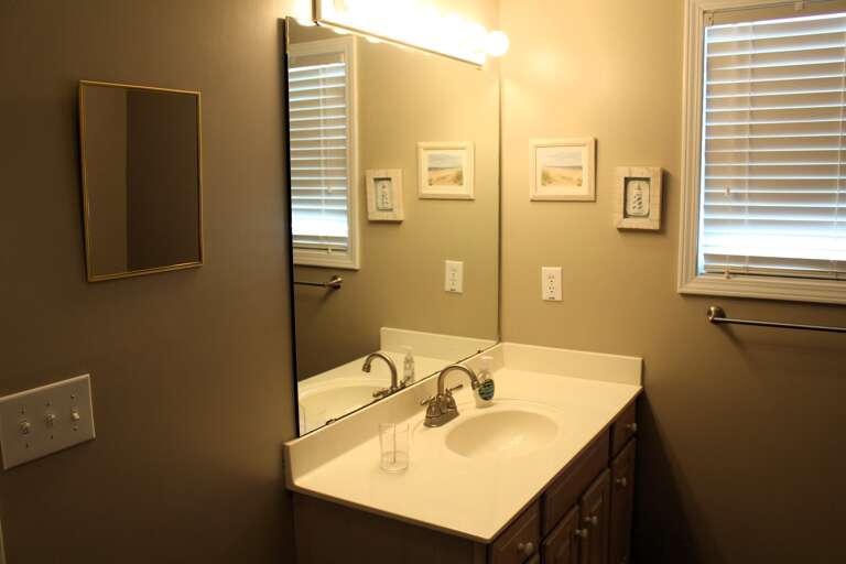 Bathroom 4-1