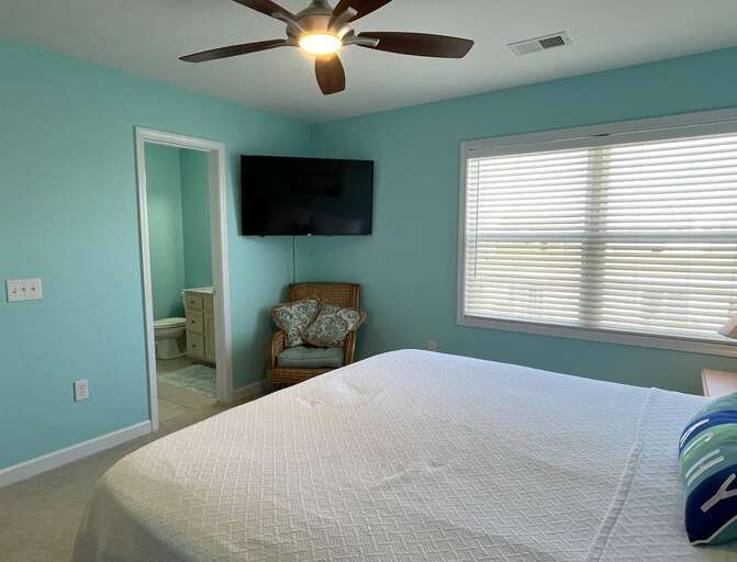 Bedroom 3 - Upstairs - Queen