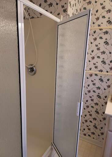 Bathroom 2 Shower Only Bathroom 2 Shower Only