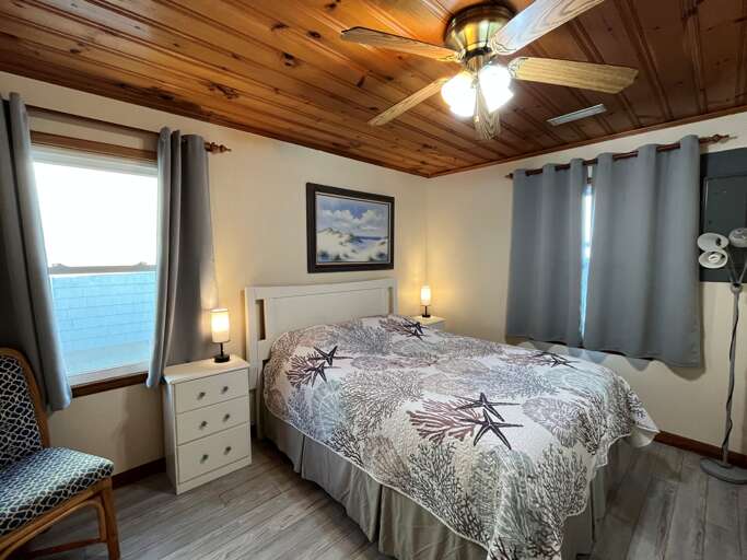 28 - bedroom 3 - queen bed