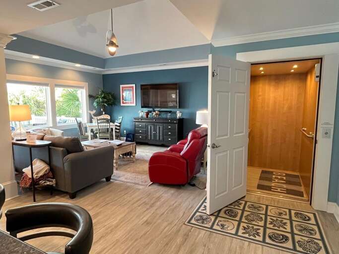 Elevator - Goes to All Levels Elevator - Goes to All Levels