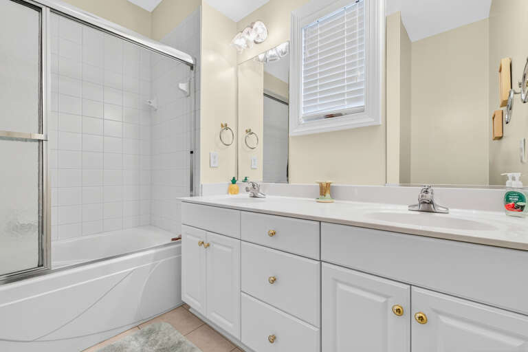 Bathroom 1-1
