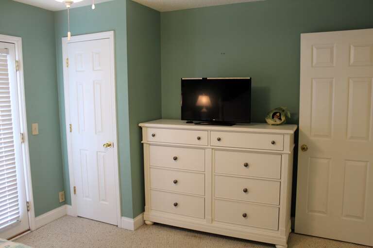 Bedroom 5-3 Upstairs Canal Side