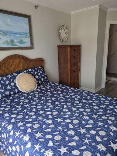 1 - bedroom - queen