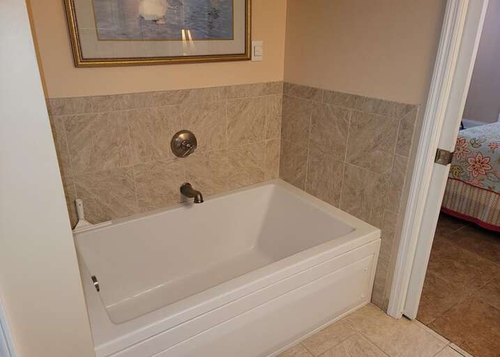 Bathroom 1 Tub