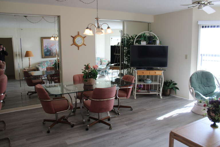 Dining Area Dining Area