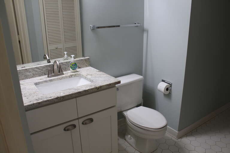 Bathroom 2-1