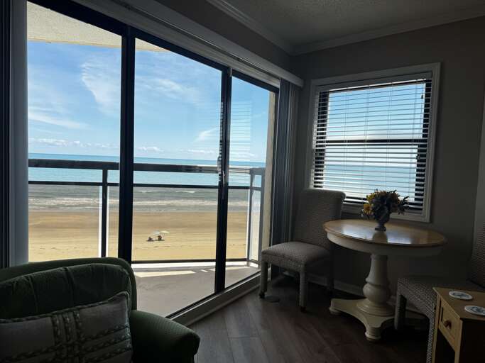 LR View