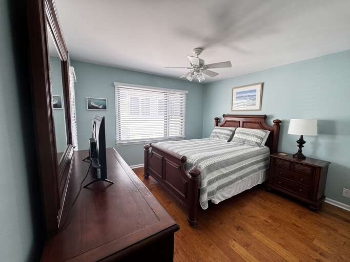 Queen Bedroom