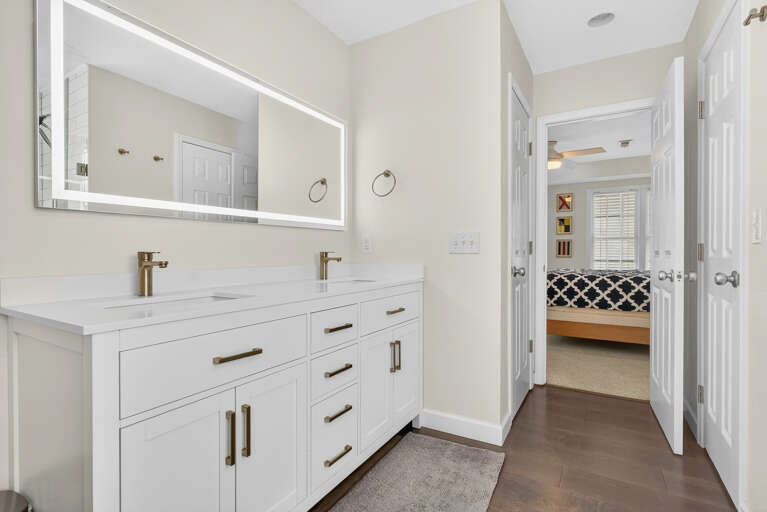 Bathroom 4-3
