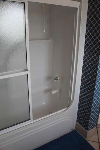 Bathroom 4 - Tub/Shower Combo Bathroom 4 - Tub/Shower Combo