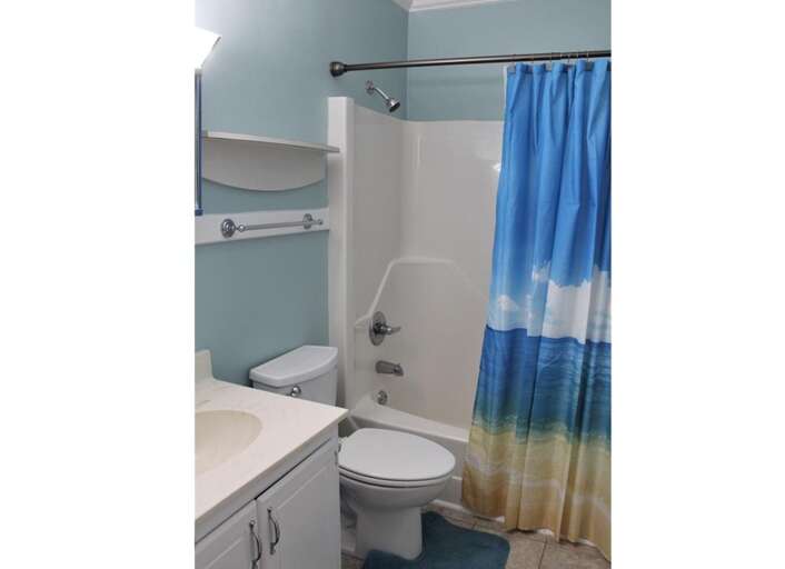 Bathroom 2 Open to Hallway - Tub/Shower Bathroom 2 Open to Hallway - Tub/Shower