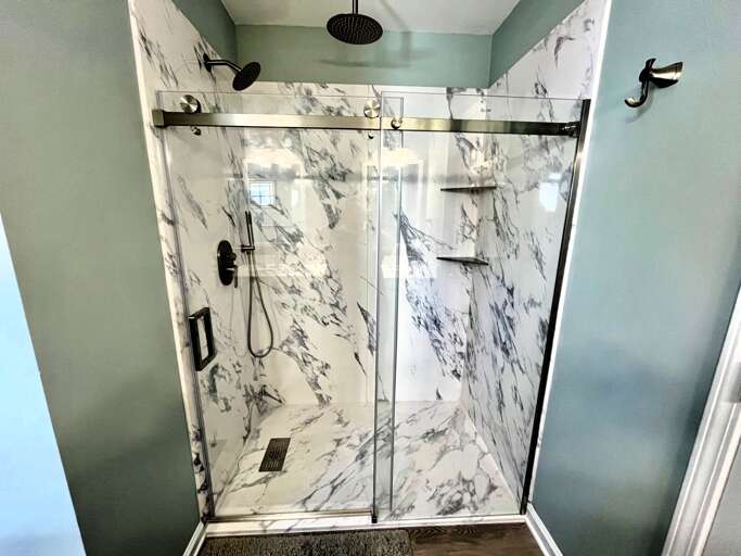 7 - shower first level Jack N Jill between bedroom 1 and 2