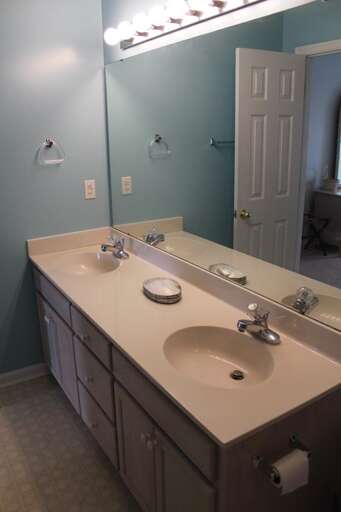 Bathroom 3 - Private to Bedroom 4