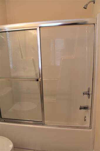 Bathroom 4 - Shower/Tub 