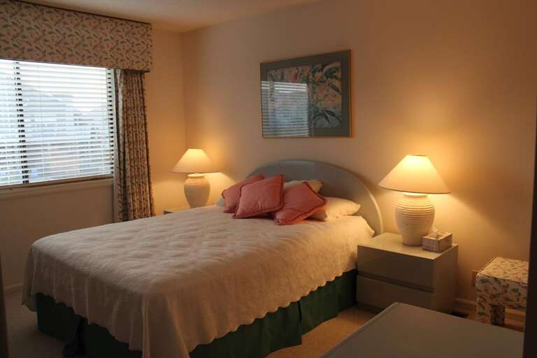 Master Bedroom      Master Bedroom