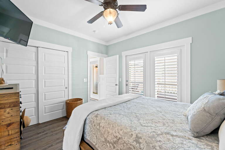 bedroom 2-2 first level queen
