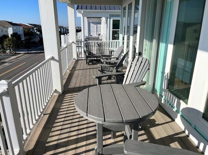 Upstairs Deck 1