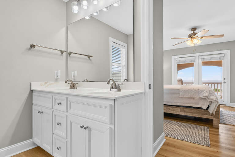 Private Bath Bedroom 6-2