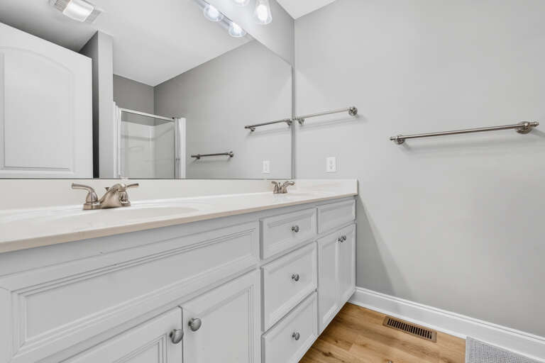 Private Bath Bedroom 5-1