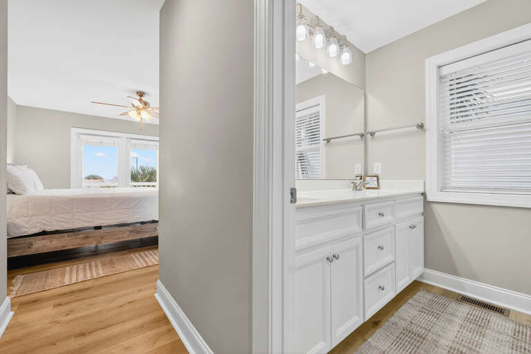 Private Bath Bedroom 3-1