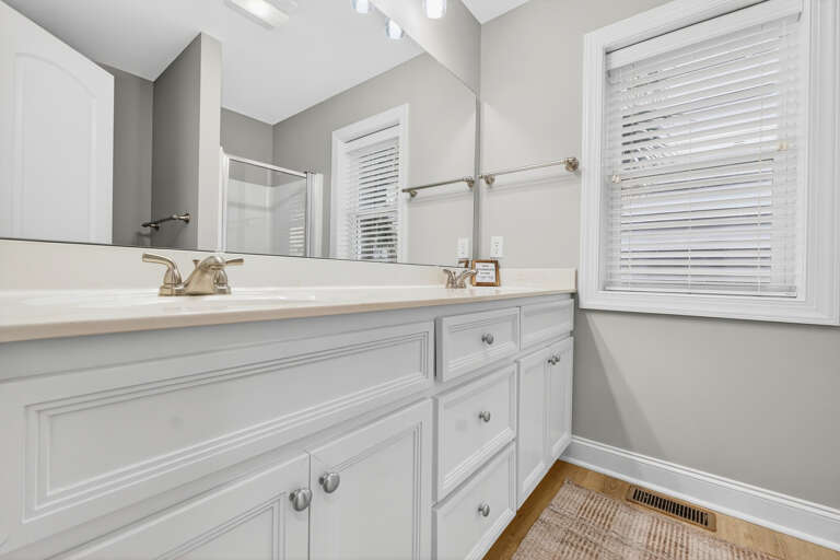 Private Bath Bedroom 3-2