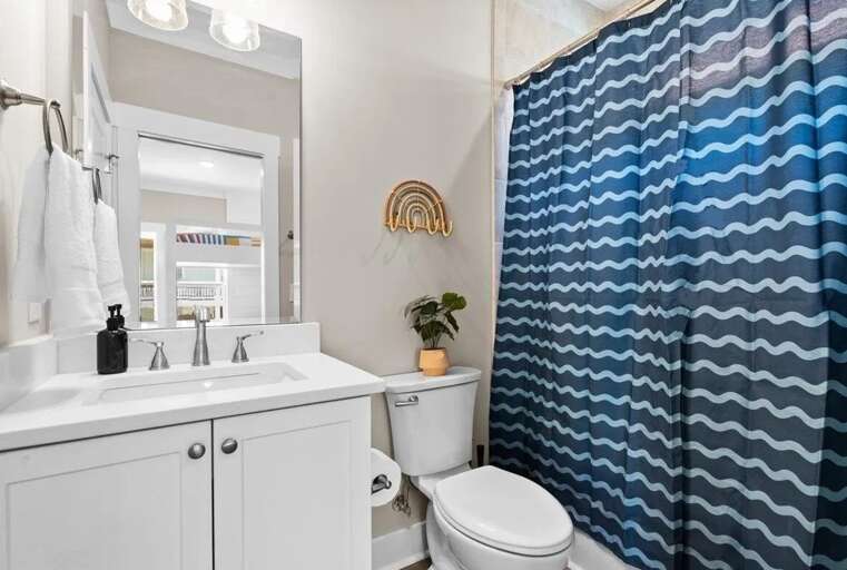 61 - bedroom 4 - private bath