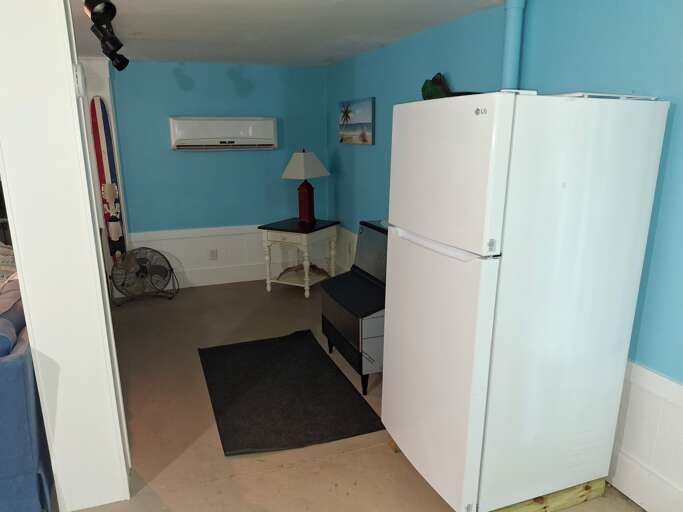 31 - ground level fridge and icemaker