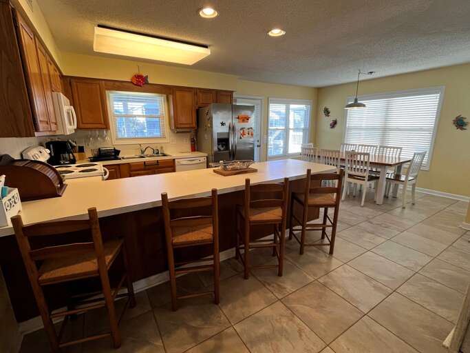 18 - kitchen - dining