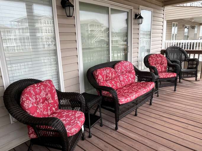 42 - canalside deck