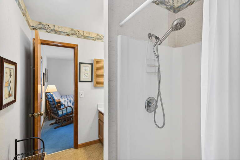 bathroom 1 - Jack-N-Jill between bedrooms 1 and 2