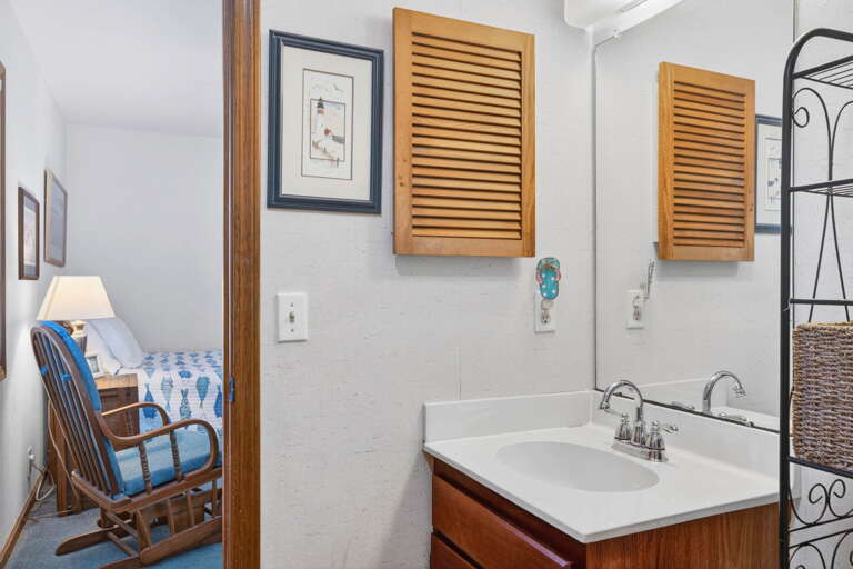 bathroom 1 - Jack-N-Jill between bedrooms 1 and 2