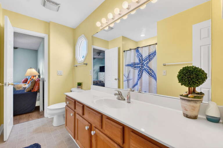 Jack N Jill bathroom shared by bedrooms 1 and 2