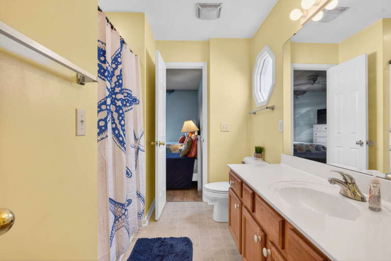 Jack N Jill bathroom shared by bedrooms 1 and 2