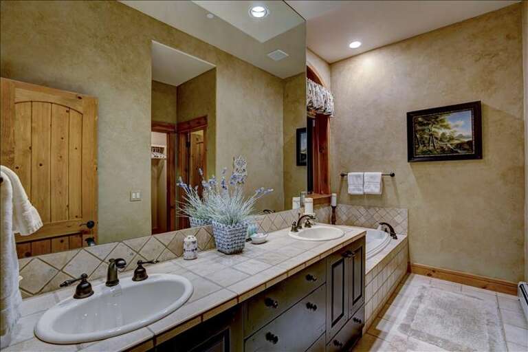 Downstairs King Bathroom