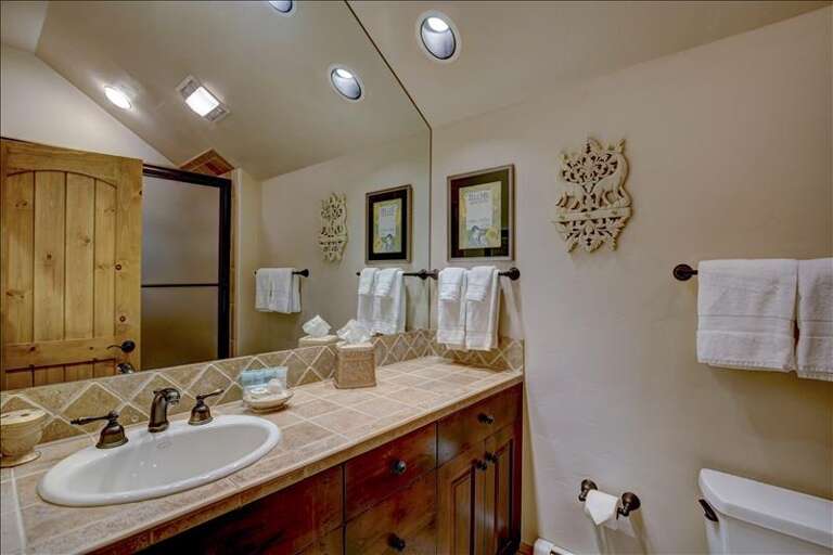 Upstairs King Bathroom