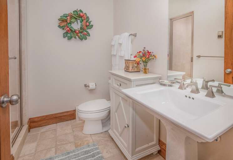 Bunk Bed Room's Bathroom