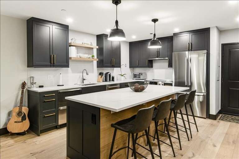 Townsend PL Dinings Area.