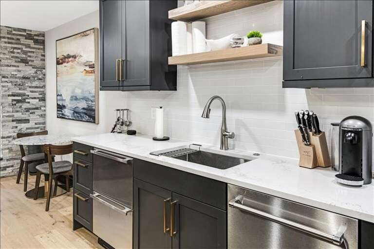 Townsend PL Kitchen views