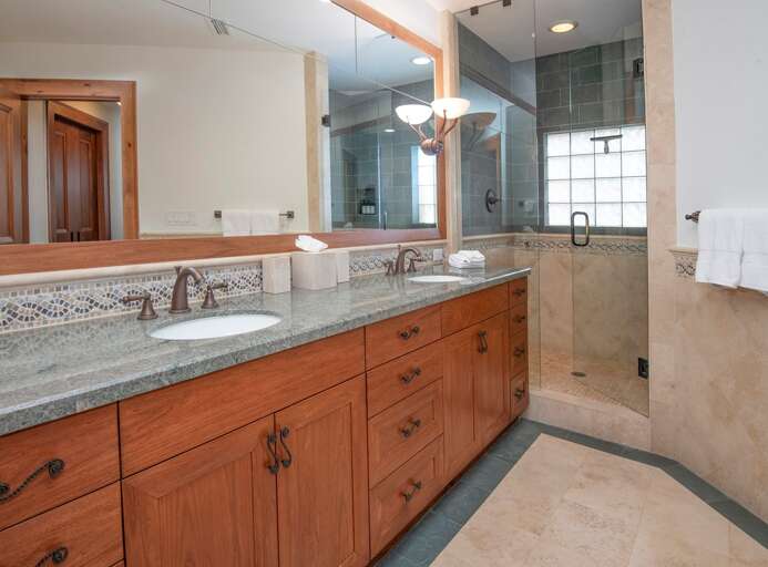 Primary Bedromm's bathroom