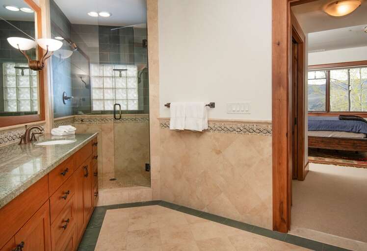 In the primary Bedroom's bathroom