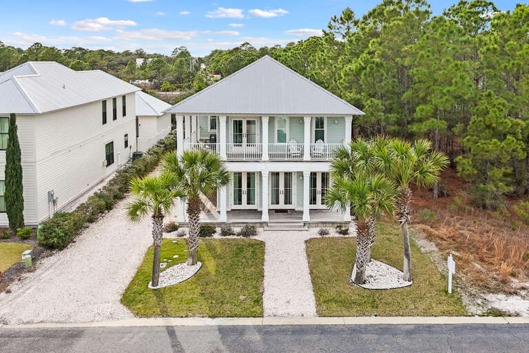 Vacation Rental: Pristine Property, Palm-lined Path, Panoramic Pines