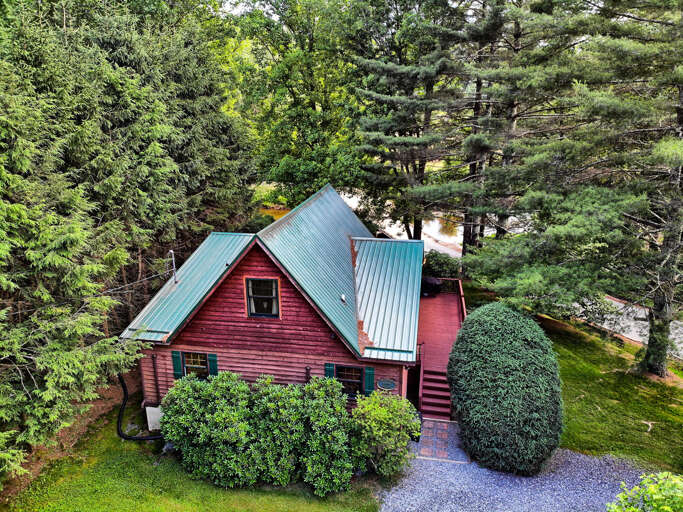 Birds eye view of the cabin Birds eye view of the cabin