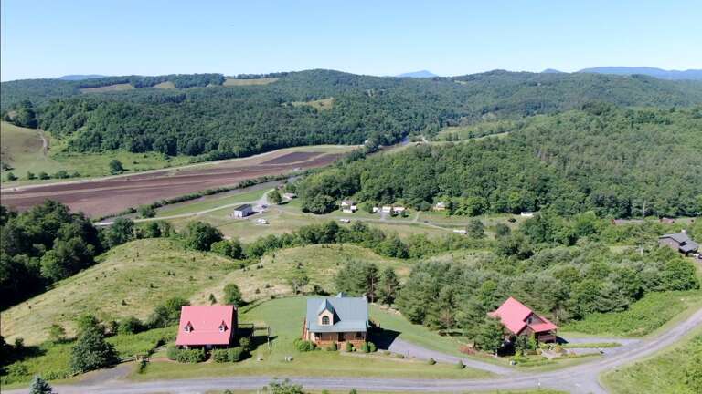 Perfectly peaceful setting - Buena Vista is the home in the middle Perfectly peaceful setting - Buena Vista is the home in the middle