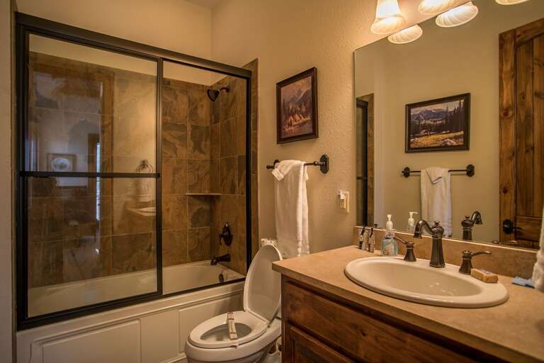 Full bathroom Full bathroom