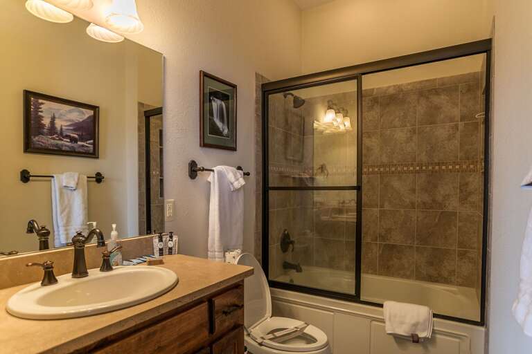 Full bathroom Full bathroom