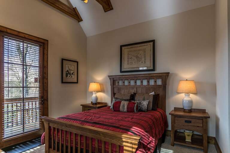 Queen bedroom Queen bedroom