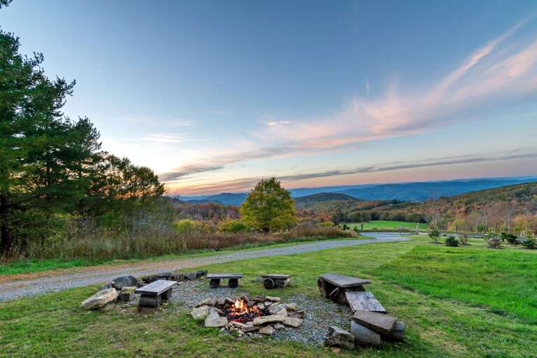 Outdoor fire pit